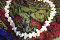 Natural White Freshwater Pearl Necklace Choker with Gold Plated Toggle Clasp
