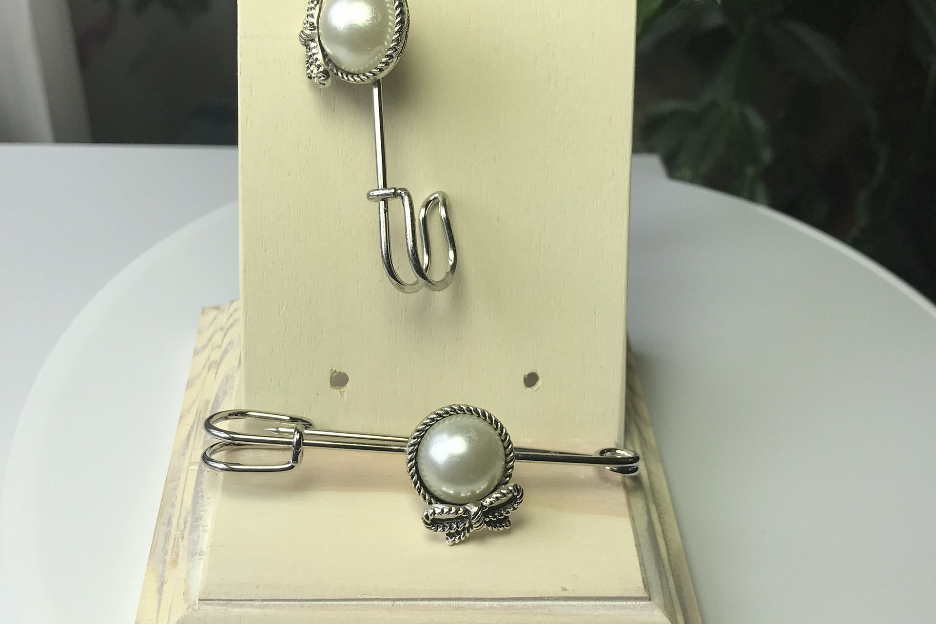 Stainless Steel Scarf Pin Brooch, Faux Pearl Bow, Allergy Free