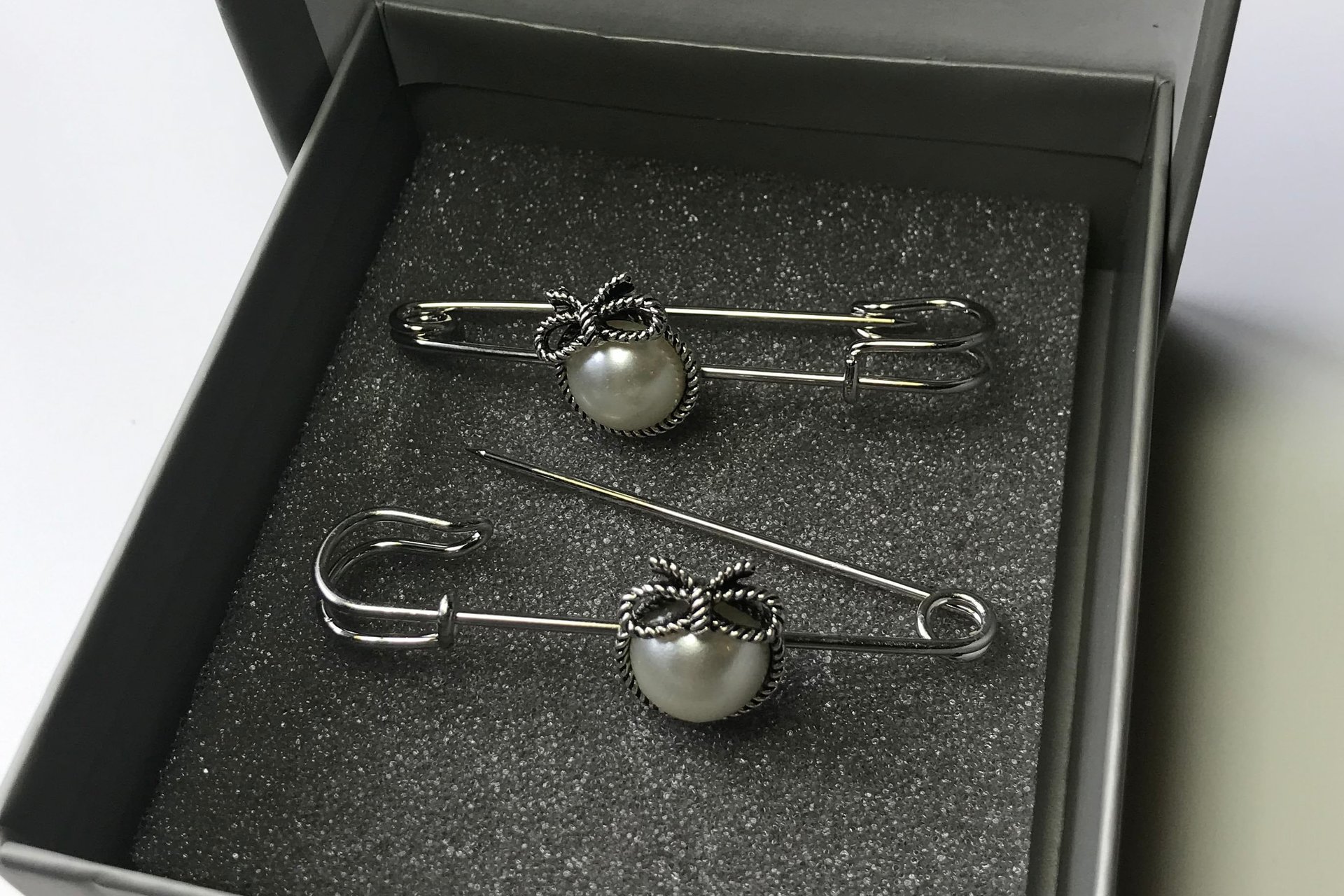 Stainless Steel Scarf Pin Brooch, Faux Pearl Bow, Allergy Free