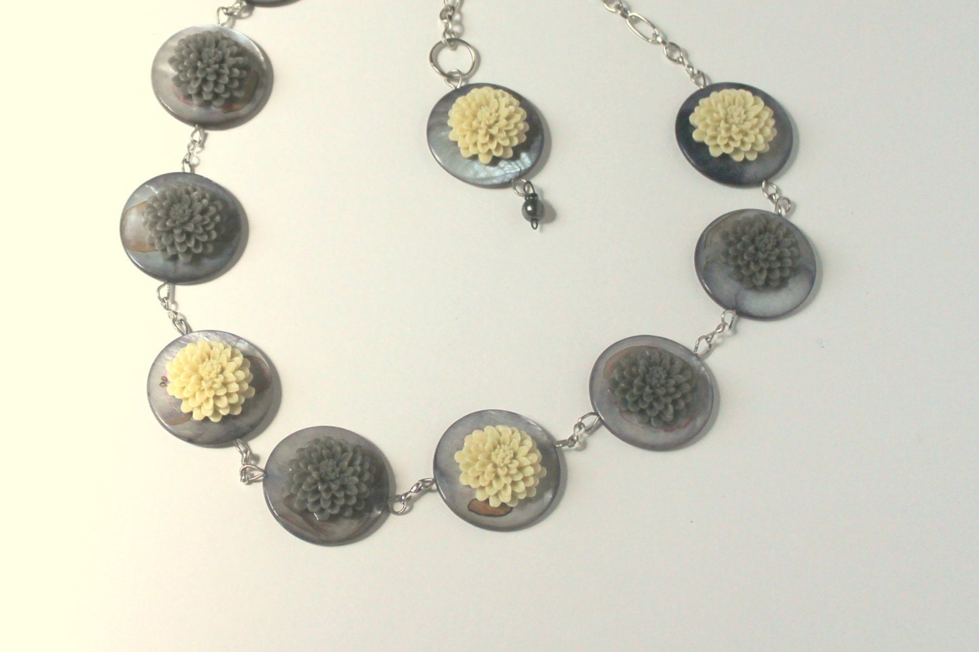Grey Mother of Pearl Flower Necklace: Silver Tone Chain