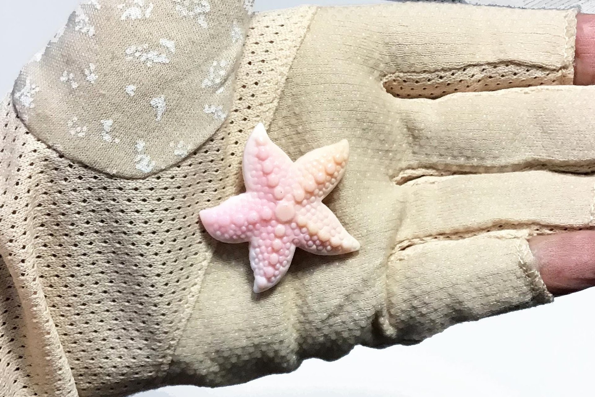Nautical Elegance - Pink Starfish Pin for a Touch of Sea-inspired Glamour for Your Coat Lapels and Scarfs, Minimalist Style, natural shell
