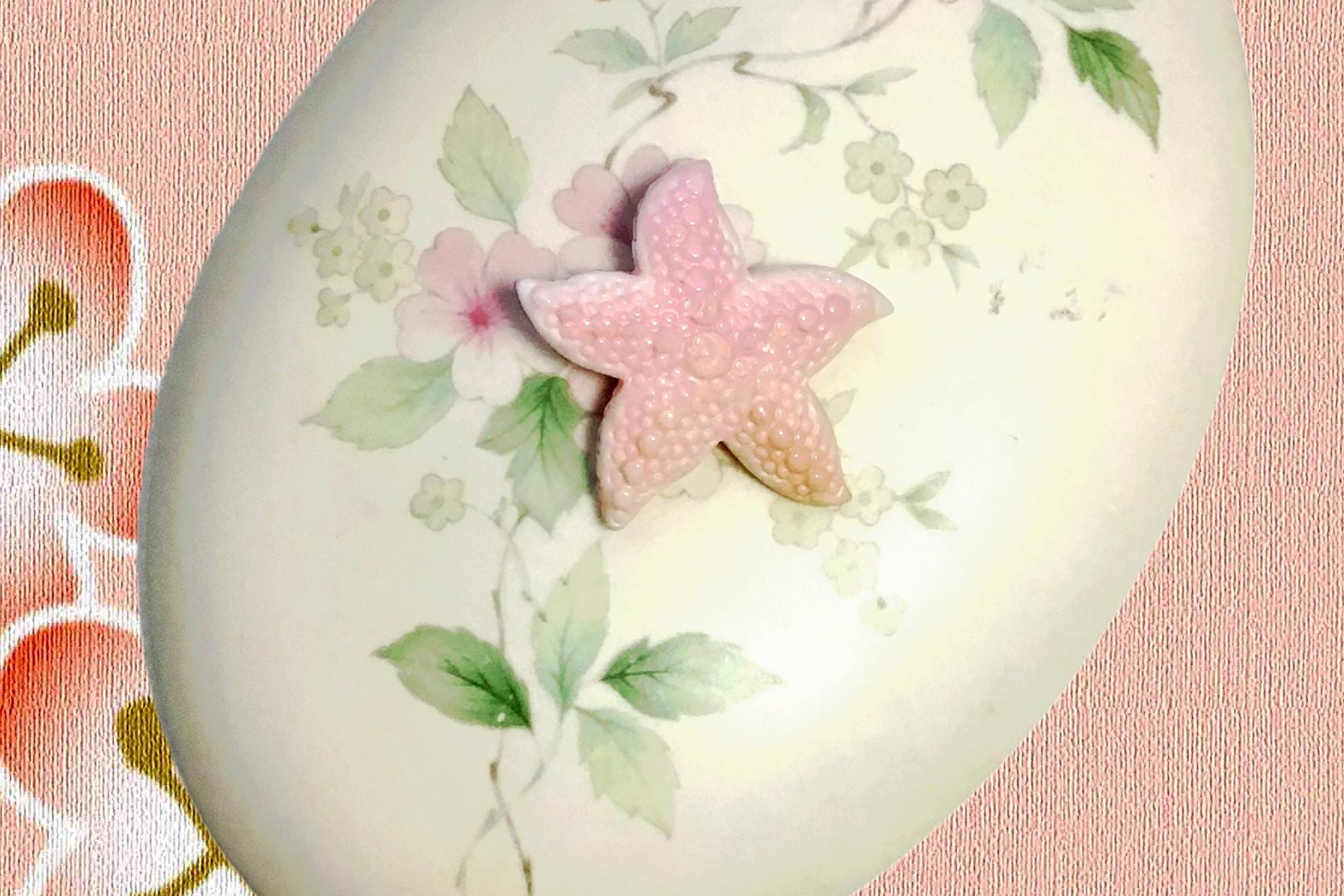Nautical Elegance - Pink Starfish Pin for a Touch of Sea-inspired Glamour for Your Coat Lapels and Scarfs, Minimalist Style, natural shell