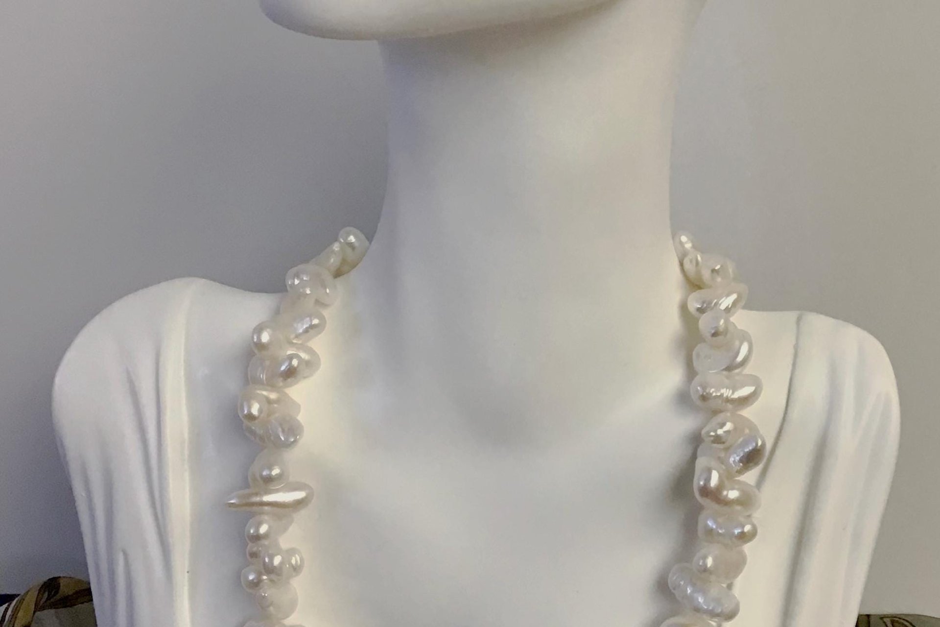 Natural White Freshwater Pearl Necklace Choker with Gold Plated Toggle Clasp
