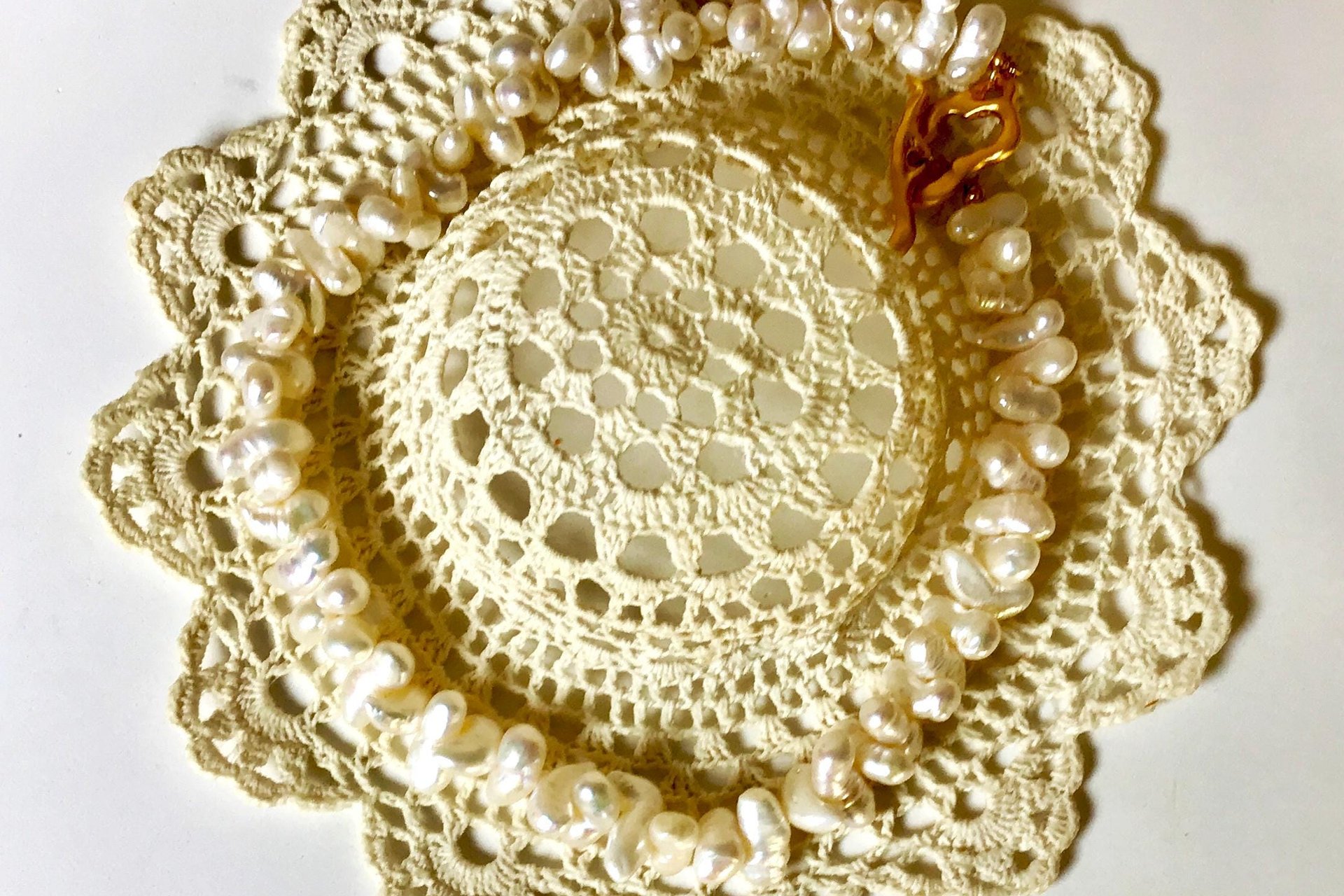 Natural White Freshwater Pearl Necklace Choker with Gold Plated Toggle Clasp