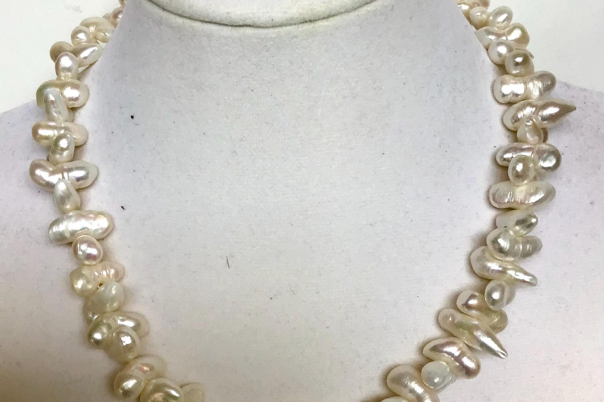 Natural White Freshwater Pearl Necklace Choker with Gold Plated Toggle Clasp