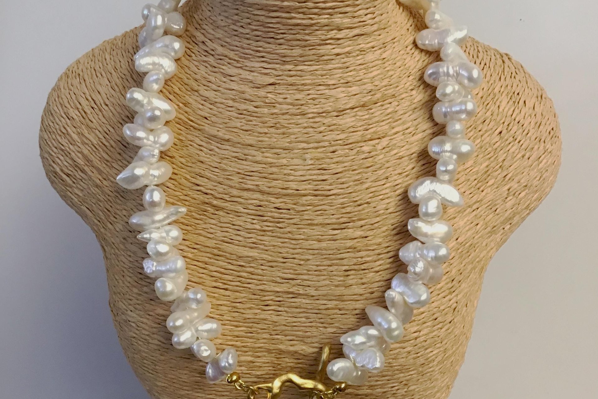 Natural White Freshwater Pearl Necklace Choker with Gold Plated Toggle Clasp