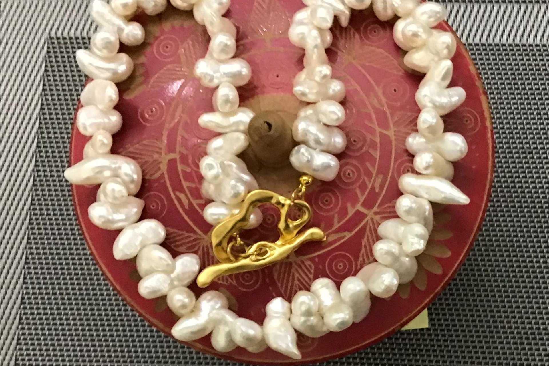 Natural White Freshwater Pearl Necklace Choker with Gold Plated Toggle Clasp
