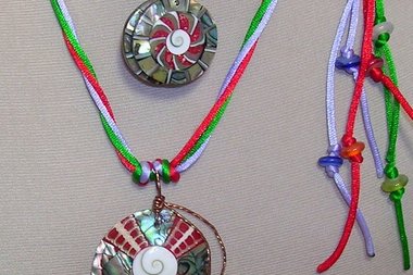 Seashell Inlay Jewelry Set – Vintage Boho Earrings & Pendant